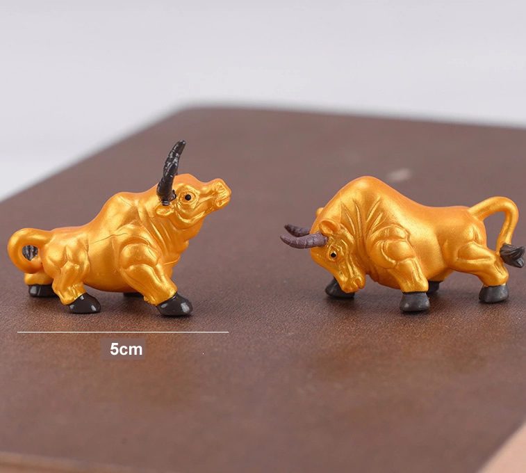 Miniture Fairy Garden Accessories Supplies Resin Golden Cattle Kids Toys Pot Bonsai Miniature Garden Terrariums Fairy Garden Animals Ox Figurine Kits Items Car Interior Decoration Table Ornaments